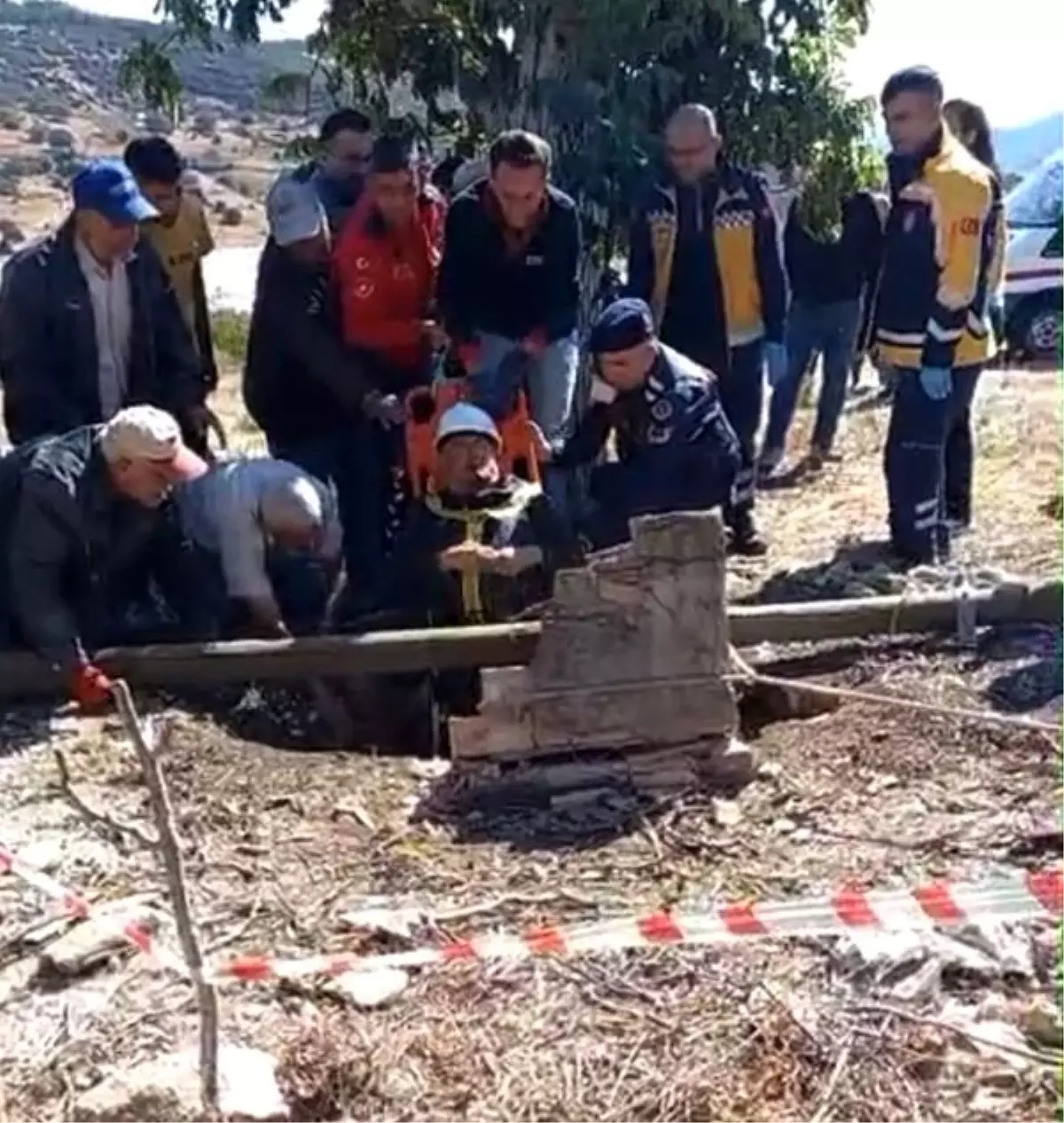 bucakta kuyuya dusen vatandas itfaiye ekipleri tarafindan kurtarildi Pg6nwXeO.jpg