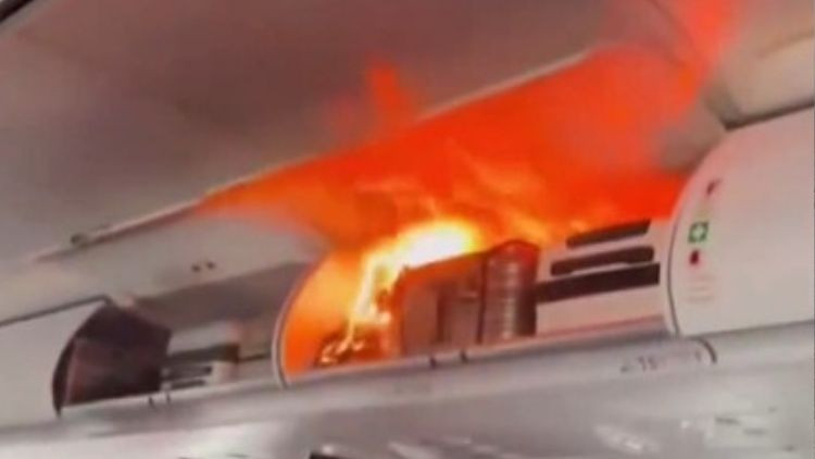 faciadan kil payi kurtuldular yolcu ucagi boyle alev aldi DO5ErXPn.jpg