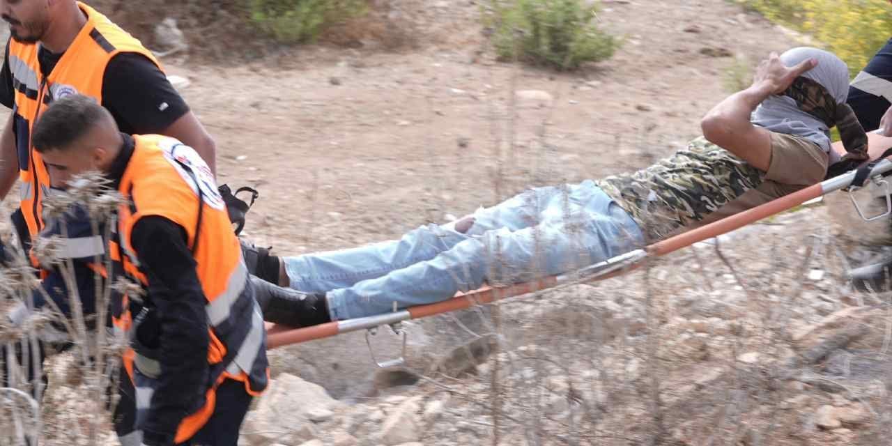 israil askerleri sevinmeyin diyerek filistinli kalabaliga saldirdi i3VQZDIw.jpg