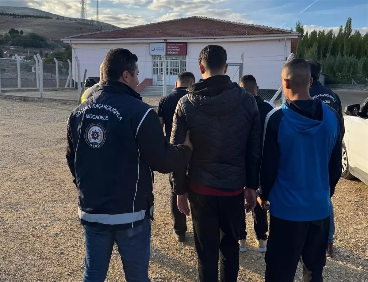 kirsehirde 21 duzensiz gocmen yakalandi gTNIbYry.jpg