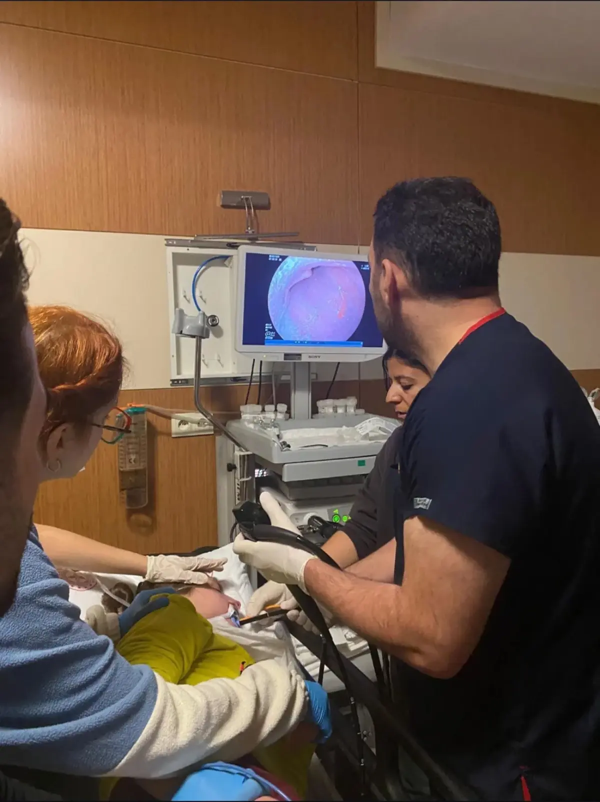 zihinsel engelli kadinin yemek borusuna kacan ceviz basariyla cikarildi yQsZbJSQ.jpg