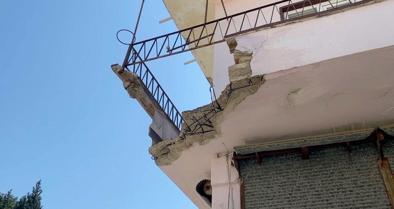 Balkon Çökmesi Sonucu Baba ve Engelli Oğlu Yaralandı